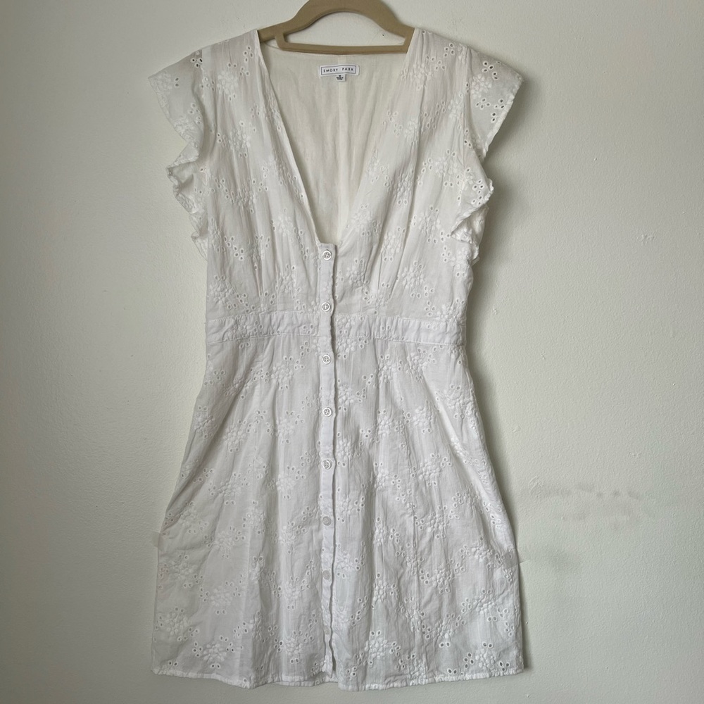 Emory Park white floral embroidered button up V-neck mini dress | size M